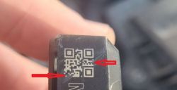 Nieznany obiekt pod maską samochodu - otwieracz do bramy czy lokalizator?