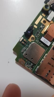 Xiaomi Redmi 5: usunięcie kondensatorów po zalaniu, problem z SIM