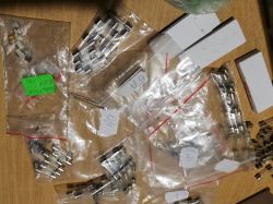 Dużo oporników, transformatorów lub czegoś innego - czy znajdą nowy dom?