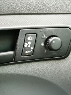 Jak działa centralny zamek w VW Caddy 2005 SDI?