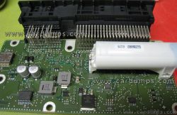 Volvo V60 SRS sensor - Jak zdemontować kondensatory elektrolityczne