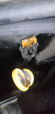 Fiat marea jtd. Na grodzi jest bezpiecznik 70A cz y ktoś wie od czgo jest. Bo j