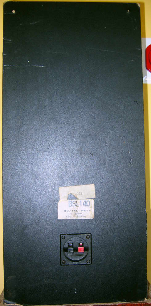 Co to za kolumna? Jaki głośnik basowy w niej był?