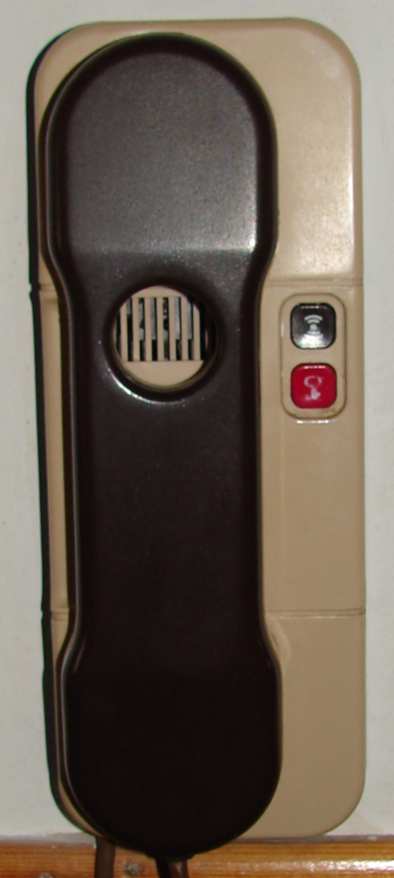 Schemat domofonu przedstawionego na fotce