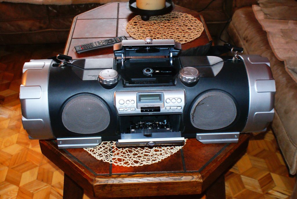 Sprzedam BOOMBOX JVC - RV-NB10B/RV-NB10W - elektroda.pl