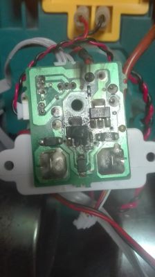 Makita dmr 102 - Podzespoły układu zasilania radia spalone