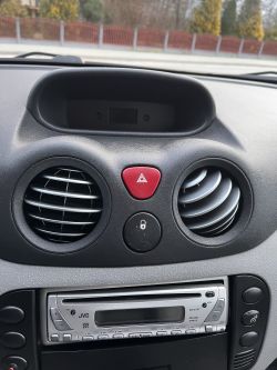 Jak zmienić format godziny z 12 na 24 w Citroenie C3?