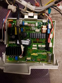 Samsung WD7704S8V - brak zasilania w pompie, który triak wymienić?