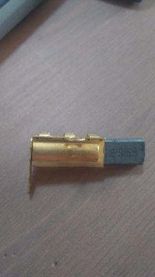 Iskrzenie przy szczotkach w glebogryzarce MacAllister MTIP1400-2