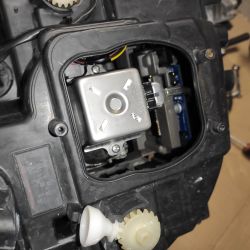 Mokka 1.7cdti 2013r Bi-xenon: Usterka w układzie poziomowania reflektorów i świateł drogowych