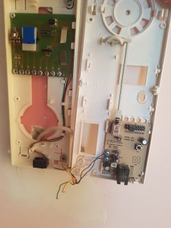 Jak podłączyć kable przy wymianie domofonu? Nowy vs stary model