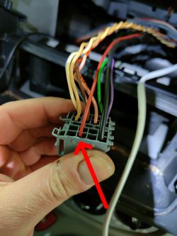 Podłączanie radia Android w Oplu Vivaro - brak ACC w wtyczce ISO, jak to rozwiązać?