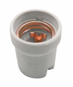 Czy oprawka 230V będzie kompatybilna z żarówką 24V w piwnicy?