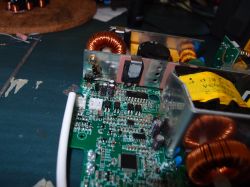 Schemat ładowarki Husqvarna QC330 - czerwony LED, brak przetwarzania mocy