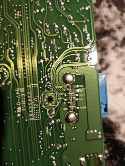 MG ZT/ROVER 75/e46 - Jak podłączyć AUX do PHILIPS XQC100440?