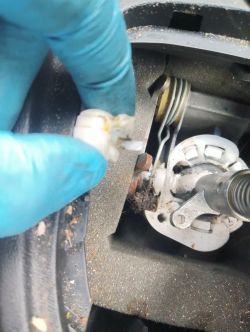 Seat Leon 2.0 2007r: Awaria - nieprawidłowe włączanie biegów, luźny drążek, biegi bez sprzęgła