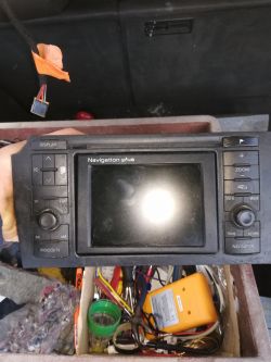 Identyfikacja kolorów kabli do radia w Audi A6 C5 2003 polift - zdjęcia kabli