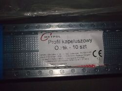 Profil kapeluszowy z etykietą Metpol na opakowaniu