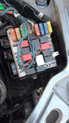 fiat punto 1.3 jtd Multijet - pali bezpiecznik od pompy paliwa