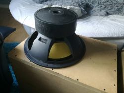 Czy zestaw FOCAL K2 POWER 165 KF ma wystarczająco basu bez subwoofera?