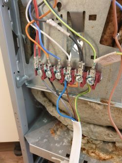 Brak reakcji płyty indukcyjnej Electrolux EKI54500OX - co robić?