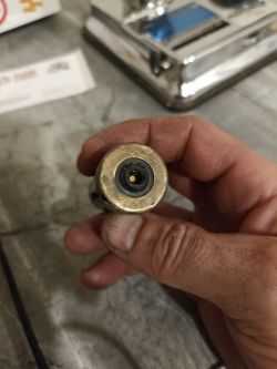 Suzuki 1.6 układ chłodzenia - Co to jest? Połamałem zaworek na układzie chłodzenia