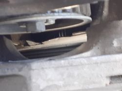 Zbliżenie na pasek rozrządu w samochodzie.