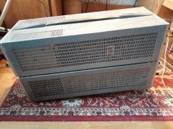 Oscyloskop OS-710 w metalowej obudowie, widok zewnętrzny na bok urządzenia