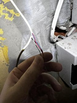 Jak podłączyć nowy domofon 4-żyłowy zamiast starego 2-żyłowego?
