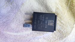 Podłączenie oryginalnego przekaźnika i wtyczek do halogenów w samochodzie Opel Corsa D