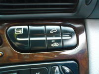 Mercedes C220 - funkcje przycisków na desce rozdzielczej