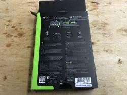 Opakowanie powerbanku Green Cell PowerPlay 10s na drewnianym blacie