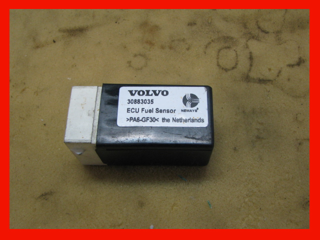 Volvo v40 1.8 2001r. Gdzie znajduje się przekaźnik pompy