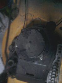 B&S Qattro 40 Engine: Replacing Starter Cord & Drilling Rivets for Mower Maintenance