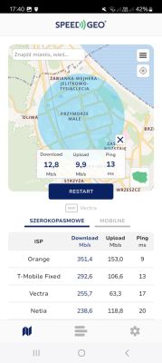 Zrzut ekranu aplikacji SpeedGeo z wynikami testu prędkości internetu oraz mapą lokalizacji.