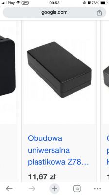 Zdjęcie czarnej plastikowej obudowy uniwersalnej na białym tle.