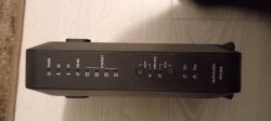 Modem WiFi Technicolor EPC3928 z widocznymi diodami sygnalizacyjnymi i przyciskami.