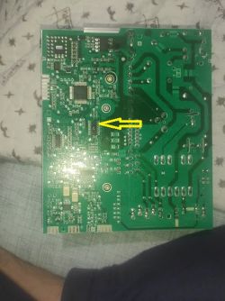 Burnt part of the Bosch WAS28442 Logixx 8 inverter, indicated by an arrow.