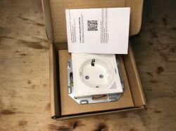 AVATTO N-WOT10-EU-W Socket in Packaging AVATTO N-WOT10-EU-W electrical socket in a box with manual.