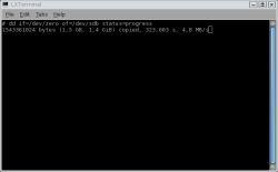 Okno terminala LXTerminal z otwartą sesją, prezentujące wynik polecenia dd, pokazujący prędkość zapisu na poziomie 4,8 MB/s.