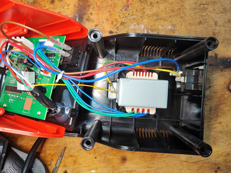 Interior of Yato YT-82457 Soldering Station Interior of the Yato YT-82457 soldering station showing wiring and a transformer.