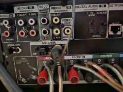 Jaki kabel do amplitunera z jednym wejściem i subwoofera z dwoma wejściami?