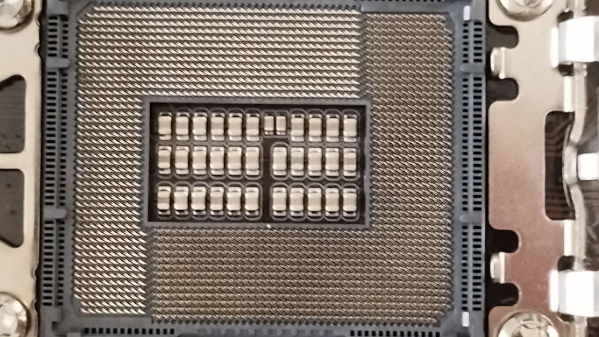 [Rozwiązano] Płyta Gigabyte lga 1700 nowa, dziwne załamanie światła na ...