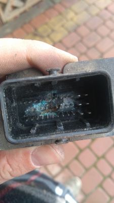 Berlingo 2002 1.9d - Skorodowana kostka sterownika, potrzebny schemat