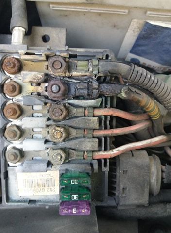 VW sharan 2000r FL tdi 85kw - przepalona puszka u kabel pod maska i problem z el