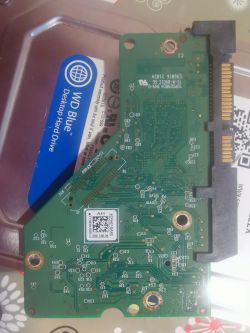 Dysk HDD nie reaguje po podłączeniu zasilacza o zbyt dużej mocy