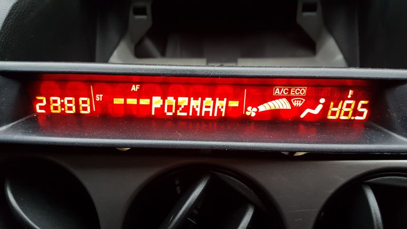 Mazda 6 Wagon - Wyświetlacz klimatyzacji po wymianie diod - pojawiające się hieroglify