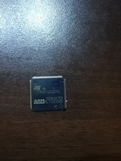 Denon AVR-1513 nie reaguje po zwarciu pinów na płycie zasilacza