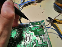 Podajnik cyny z ołówka automatycznego