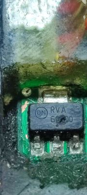 Poszukiwany element uszkodzony na płytce stacyjki motocykla - napięcie 12V - zdjęcia